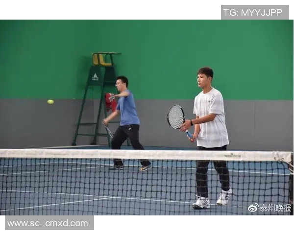 重庆网球队在总决赛中的灵活战术与团队协作展现出色表现